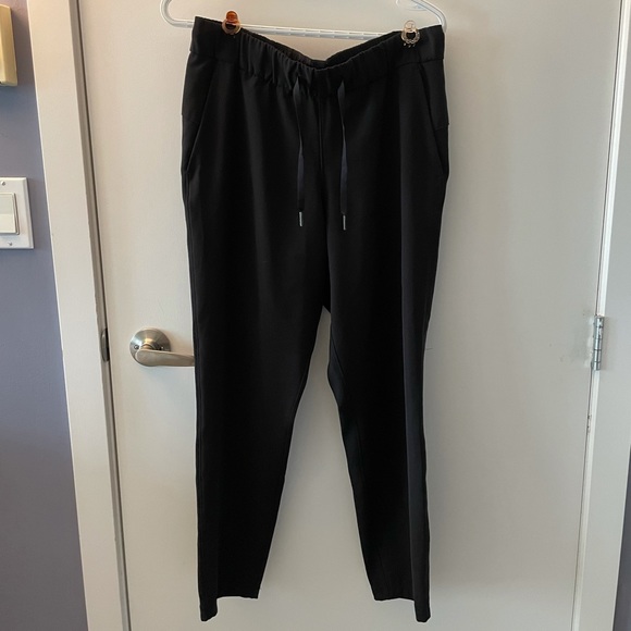 LULULEMON ON THE FLY 7/8 PANT 25" *WOVEN - Picture 6 of 8